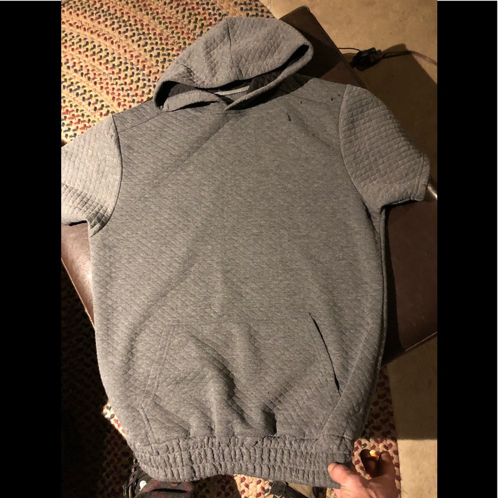 Hooded pullover, short sleeves